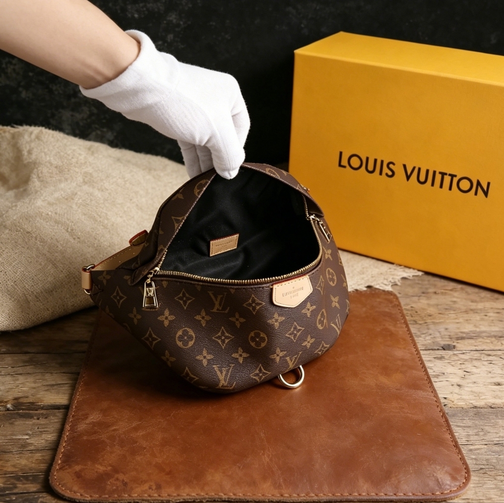 Louis Vuitton Bumbag Monogram - Picture 6 of 8